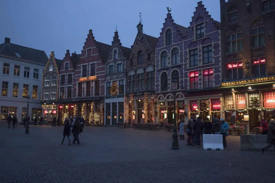 Brujas: Paseo Privado por el Mercado de Navidad