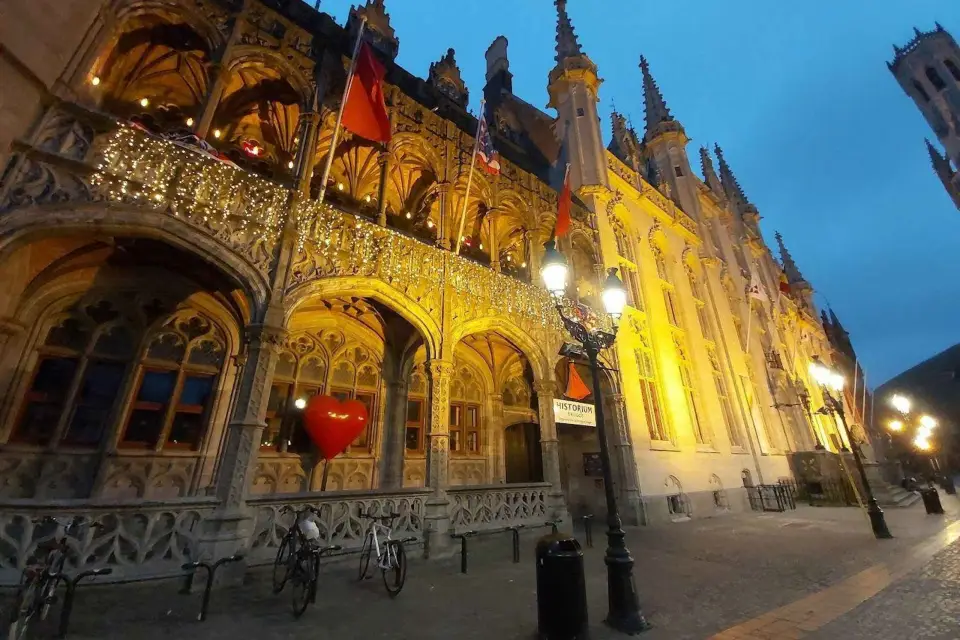 Brujas: Ticket de entrada al Historium y audioguía a pie de la ciudad In-App
