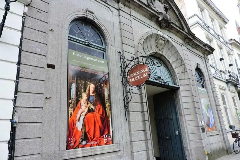 Brujas: Ticket de entrada al Museo Groeninge y audio tour a pie por la ciudad
