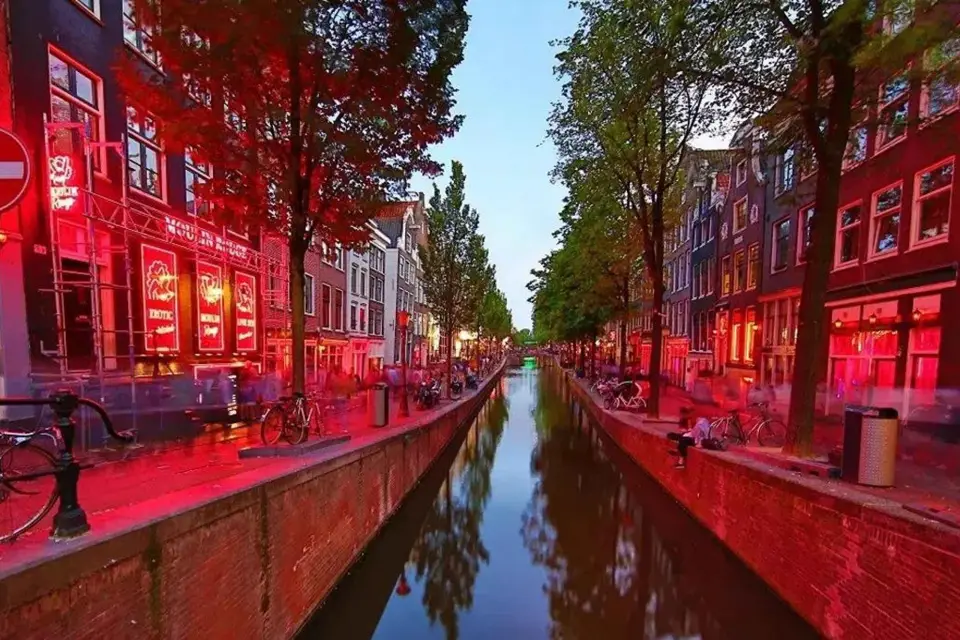 Visita al centro de Ámsterdam, Barrio Rojo y Coffeeshops