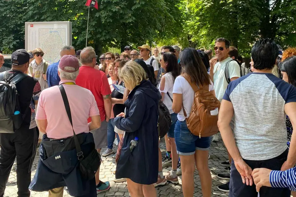 Visita guiada a pie por Brujas: Historias, Misterios y Gente