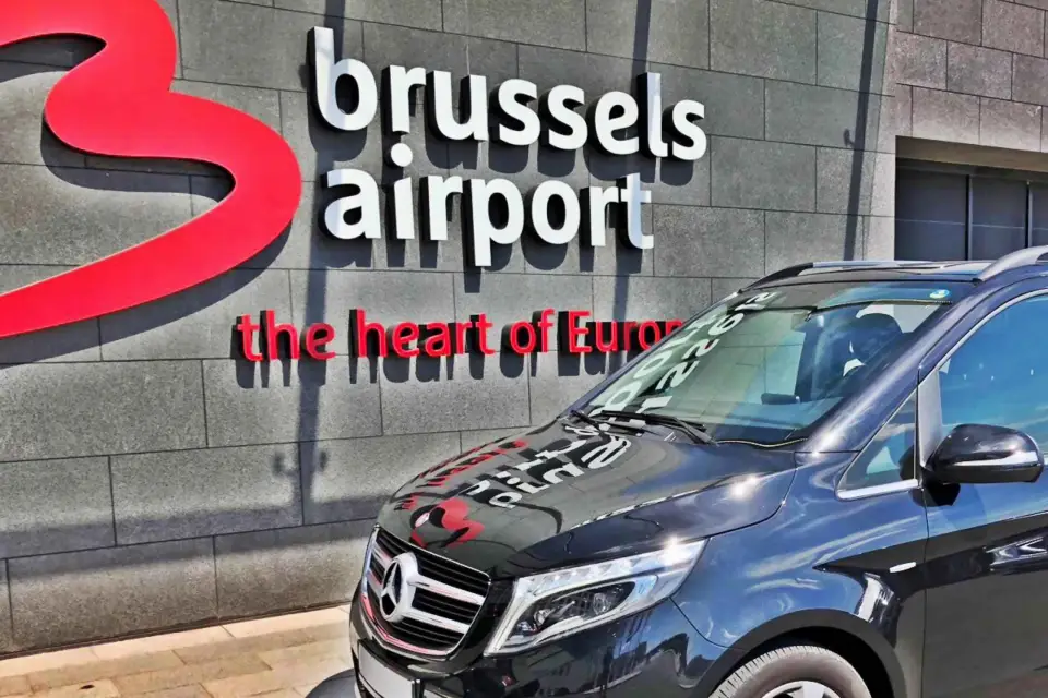 Traslado del centro de Bruselas al aeropuerto BRU para 7 personas