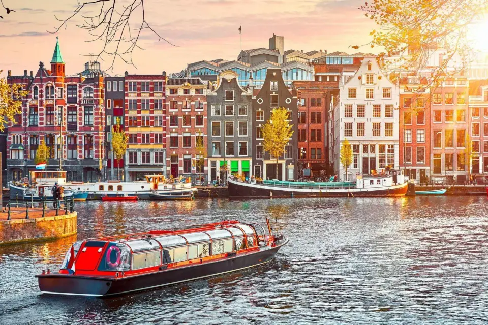 Light the Red Light Tour - Viaje de hockey a Holanda