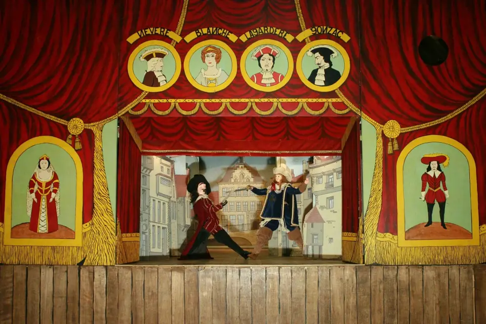 Bruselas: Tour privado del Teatro Toone con aperitivos y cerveza