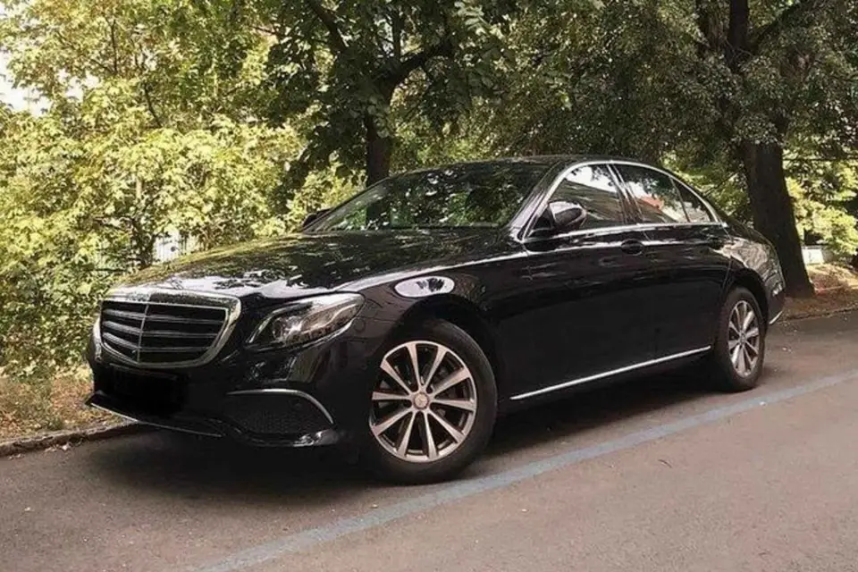 Bruselas: Traslado al aeropuerto en coche de negocios