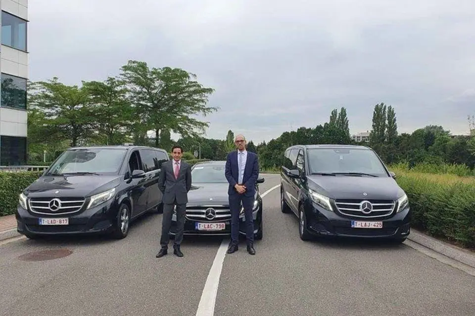Traslado Privado de Amberes a Bruselas En coche de lujo