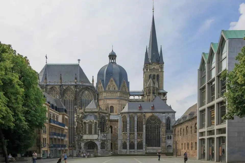 Desde Bruselas: Visita de un día a Aquisgrán y Monschau con guía