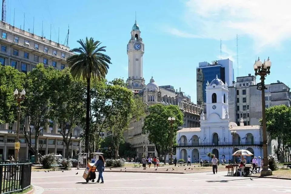 5hs Tour de la ciudad en grupo reducido con comida callejera de Buenos Aires