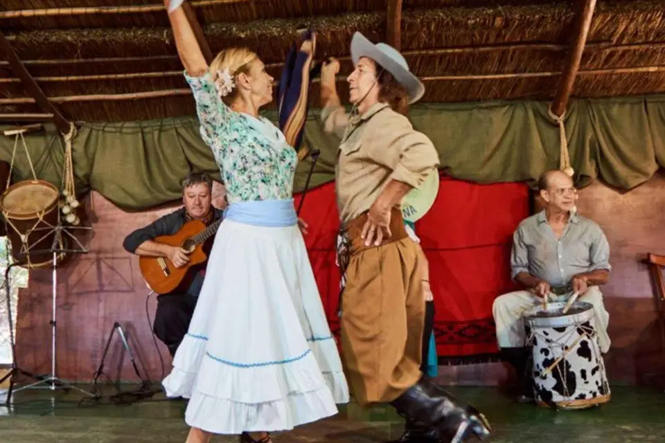 Desde BA: Excursión de un día a Santa Susana con almuerzo - Fiesta Gaucha