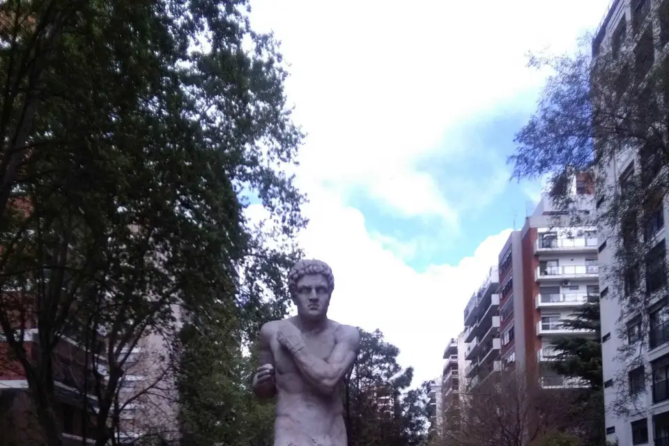 CEMENTERIO DE CHACARITA + PARQUE CHAS (LABERINTO)