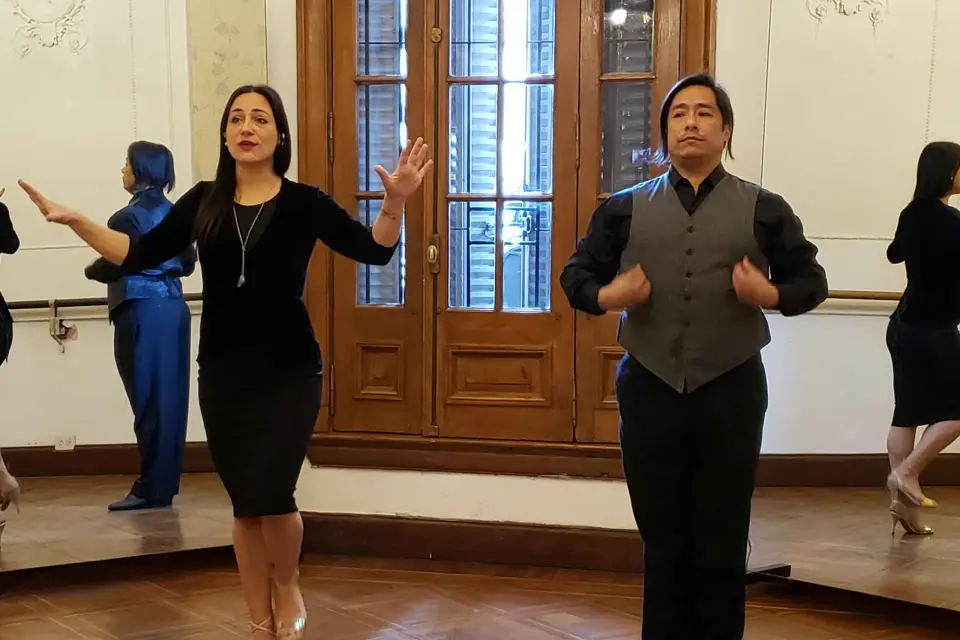 Clase de Tango en Buenos Aires con bailarines profesionales