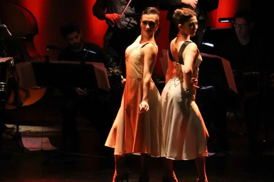 Puestos de Tango Piazzolla: Cena Gourmet + Espectáculo + Traslado