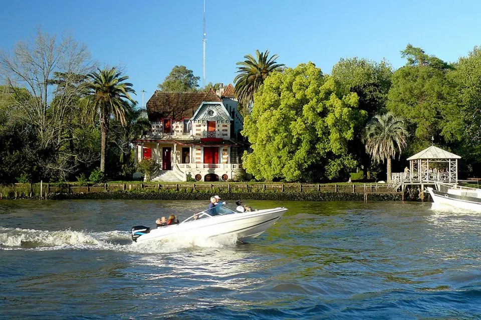 Tour de día completo en Tigre con almuerzo en Tigre y navegación de regreso