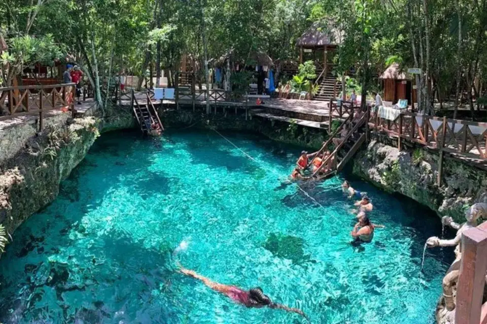 Cancún: 2 Cenotes, 1 Playa y 1 Laguna