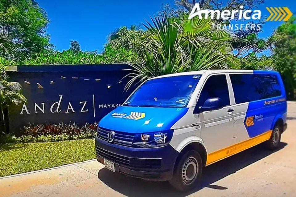 Aeropuerto de Cancún: Traslado privado de ida o ida y vuelta