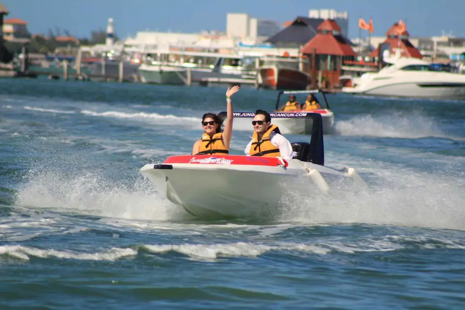 Cancún: Alquiler compartido de lancha rápida y moto acuática con excursión de snorkel