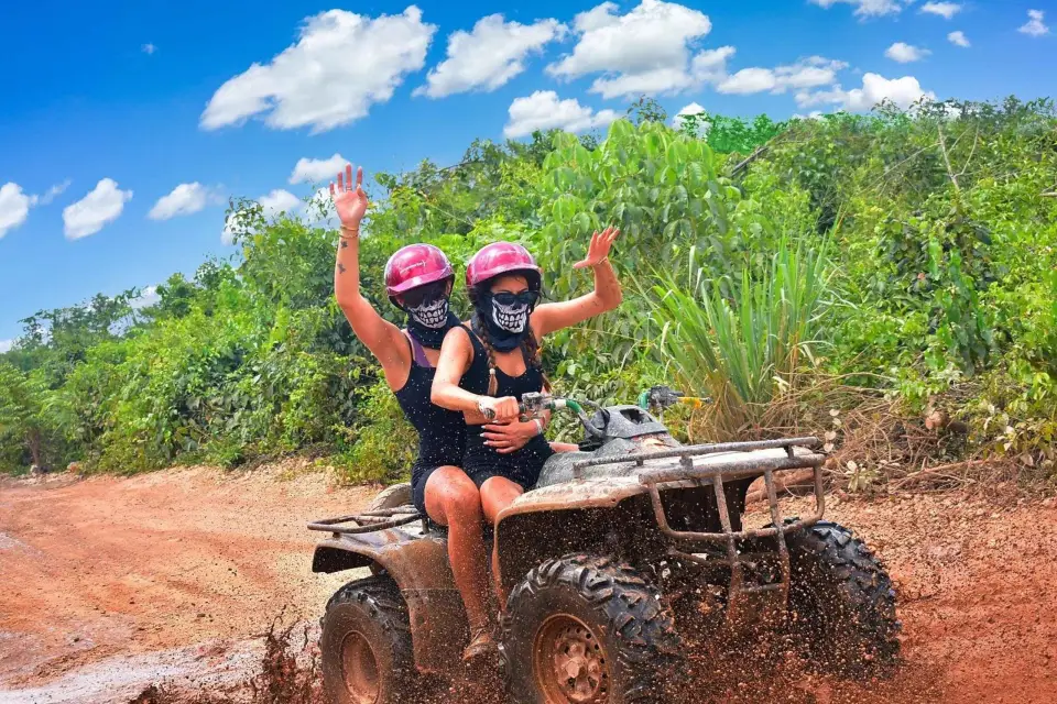 Cancún: ATV Wild Pass con tirolinas, cenote y servicio de recogida del hotel