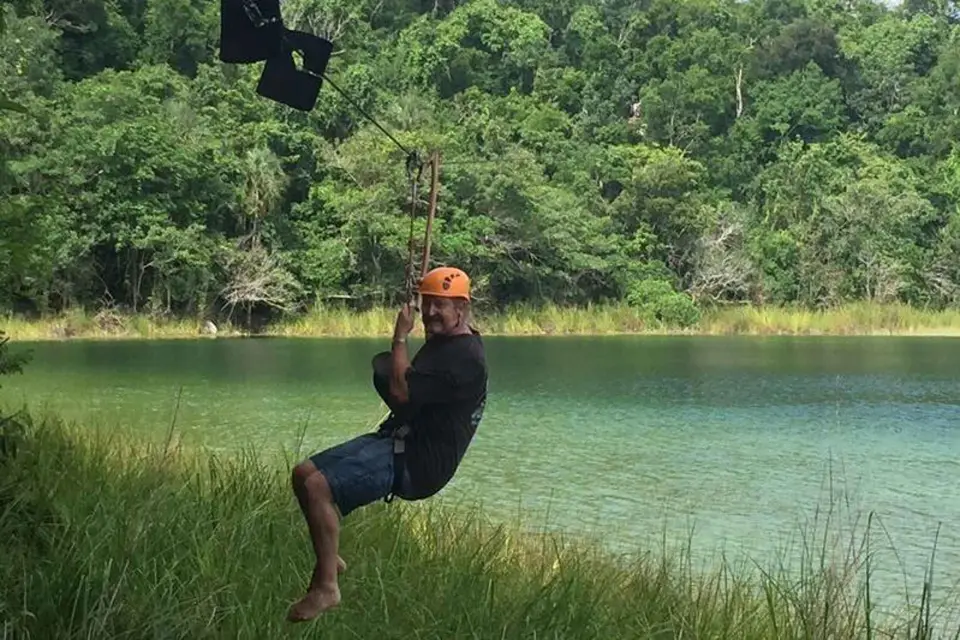 Aventura en la selva en Punta Laguna desde Cancún