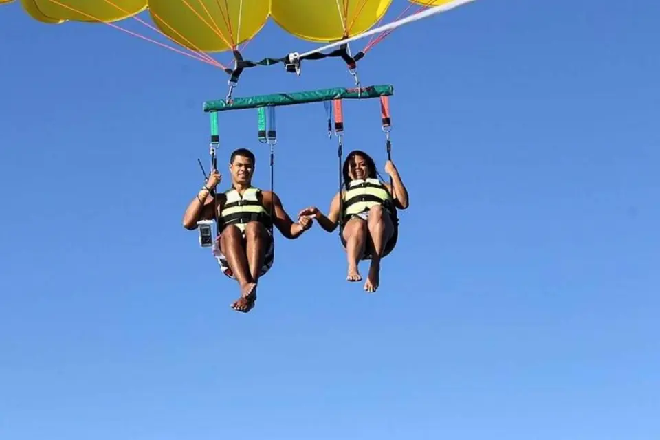 Cancún: Combo Esnórquel, Parasailing y Ruinas Mayas