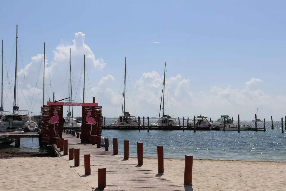 Cancún: Crucero en catamarán por Isla Mujeres con snorkel