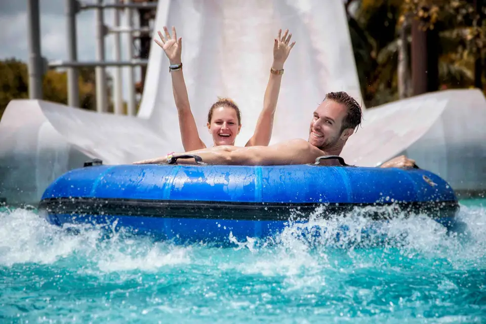 Cancún: Disfruta del Parque Acuático Ventura y de un tour turístico por la ciudad