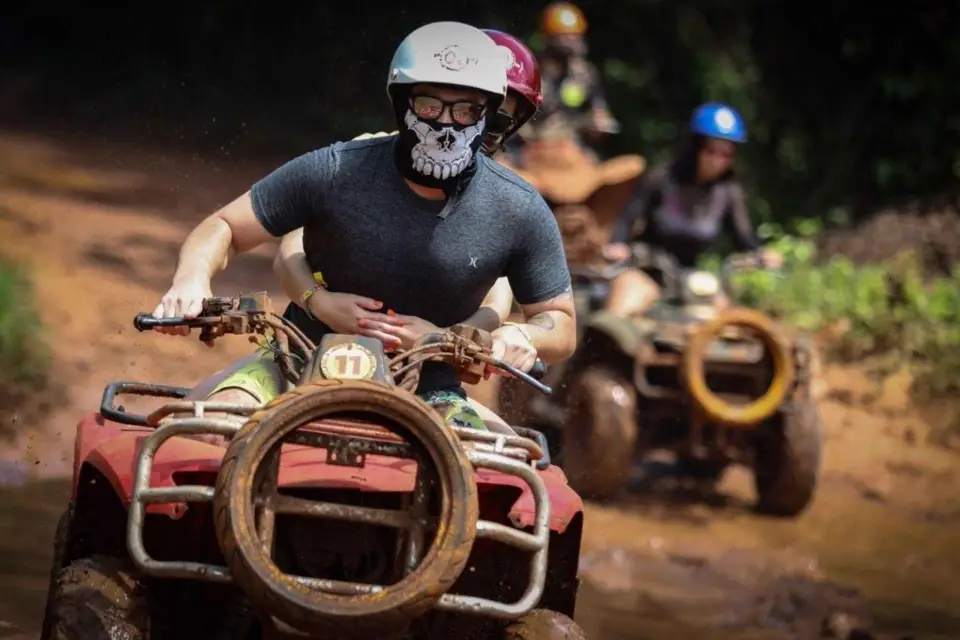 Cancún: Emocionante aventura en quad, tirolinas y baño en cenote