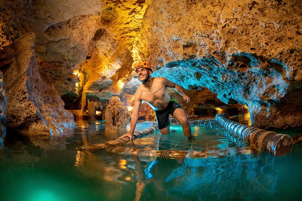 Desde Cancún: Excursión de 2 días a Xcaret, Xel-Ha, Xoximilco o Xenses