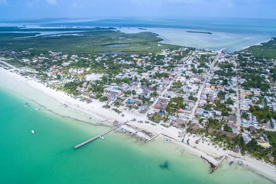 Excursión 3 Islas Holbox: Siente la Naturaleza Prístina a tu Alrededor
