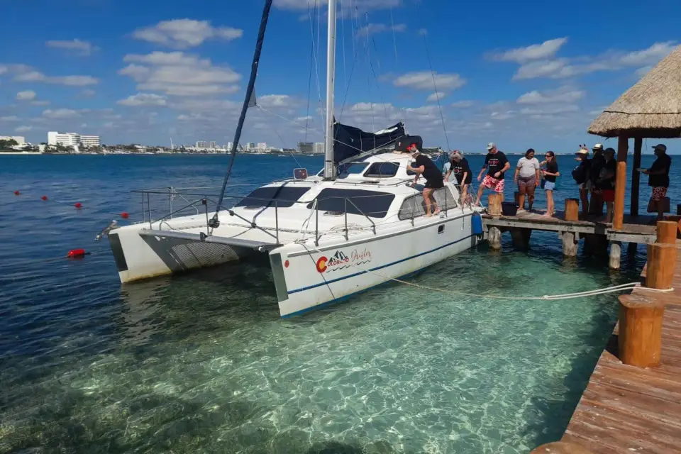 Excursión en Catamarán por Isla Mujeres