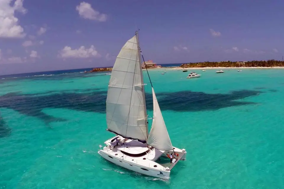 Cancún: Excursión en catamarán a Isla Mujeres