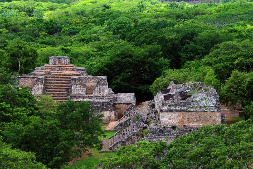 Excursión de día completo a las ruinas mayas de Ek'Balam con visita a un cenote y comida