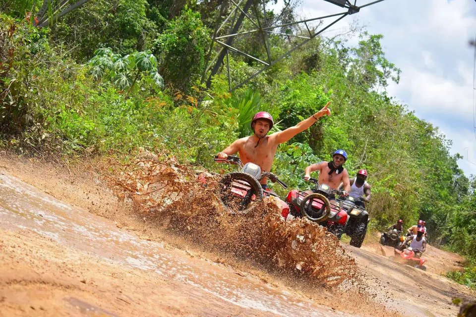 Cancún: Excursión Dinámica con ATV, Cenote y Tirolinas