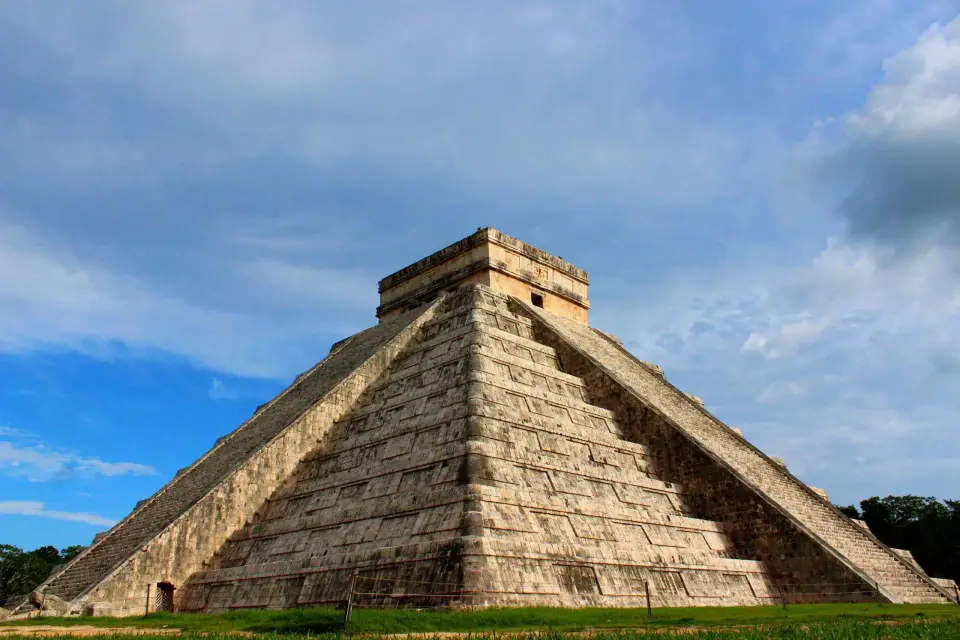 Excursión Exprés de un Día al Amanecer en Chichén Itzá desde la Riviera Maya