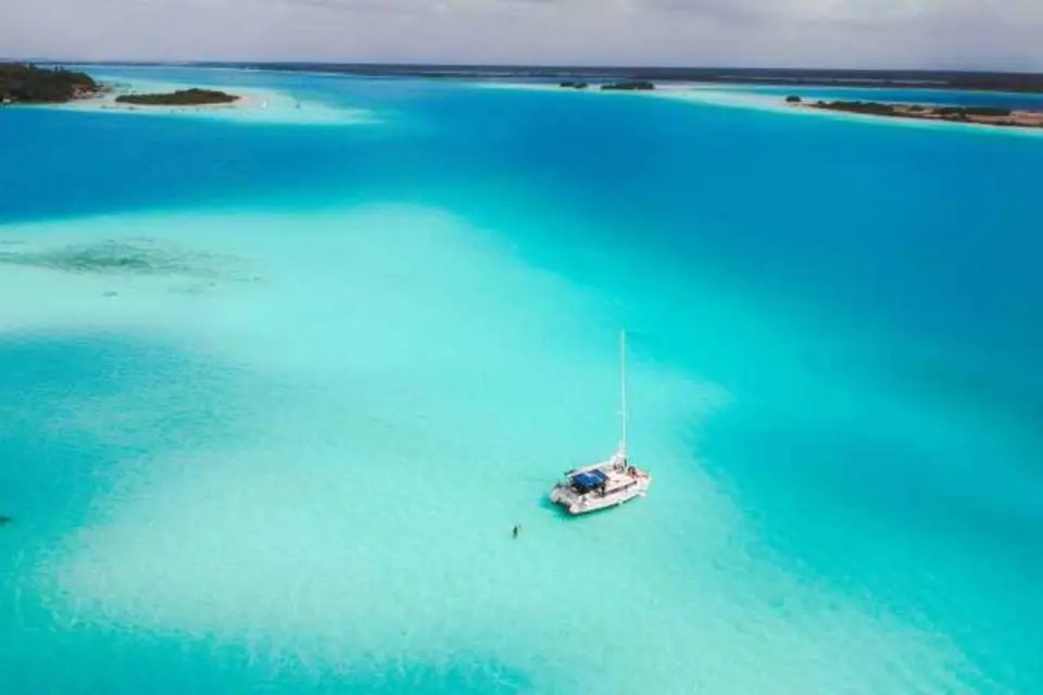 Excursión guiada de día completo en Bacalar: La Laguna de los Siete Colores