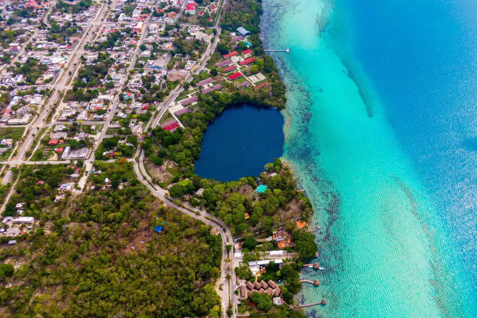 Desde Cancún: Excursión al Lago de los Siete Colores de Bacalar