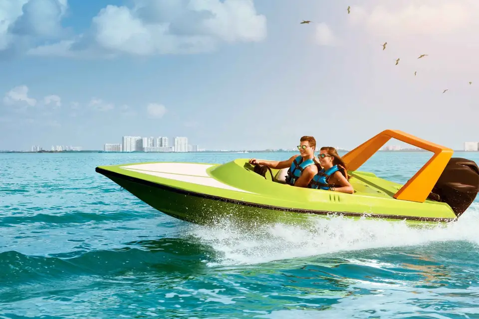 Cancún: Experiencia de 2 horas en lancha rápida
