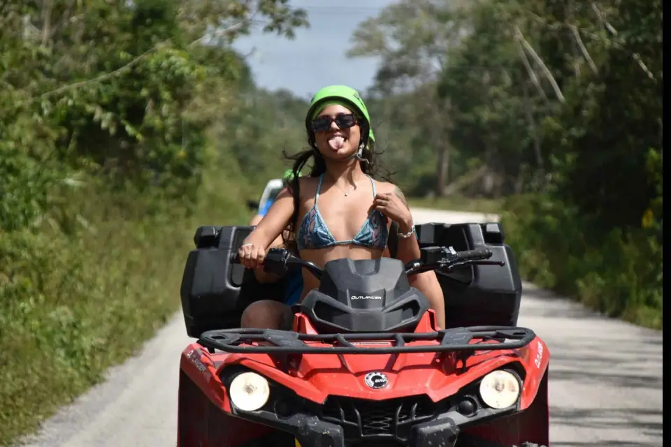 Experiencia de adrenalina, Atv, tirolinas, experiencia de nadar en un cenote