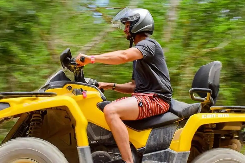 Experiencia Atv en Cancún con tirolesa y día de nado en cenote