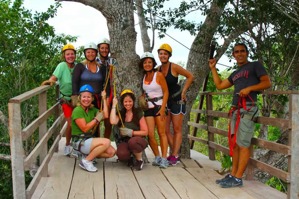 Experiencia de aventura en la selva a caballo y en tirolina