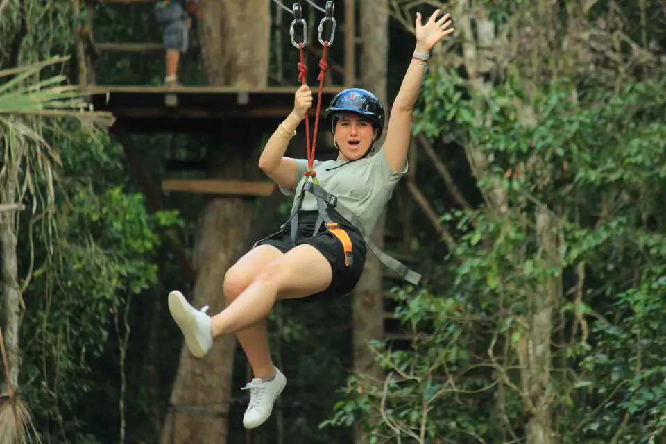 Experiencia divertida y adrenalínica en la selva: ATV, tirolina y cenote