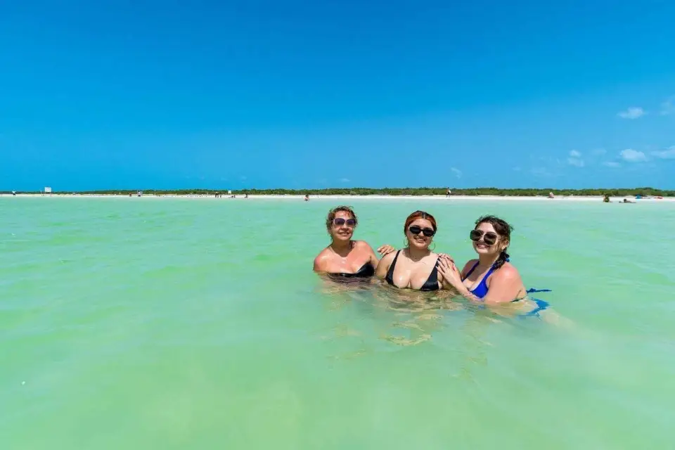 Holbox: Tour de día completo a 2 islas, cenote y comida incluidos