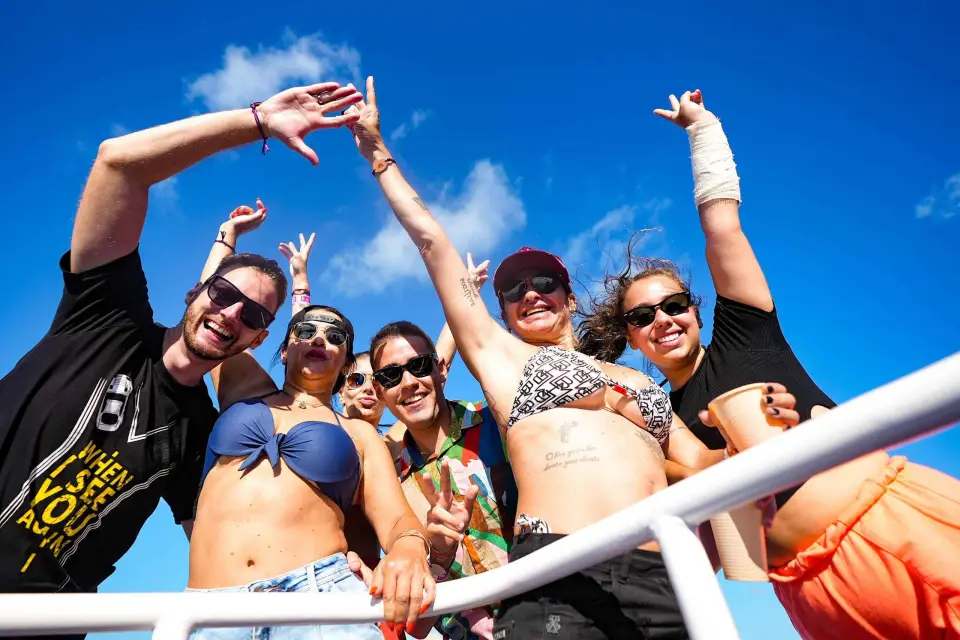 Isla Mujeres: Catamarán con Barra Libre, Snorkel y Comida