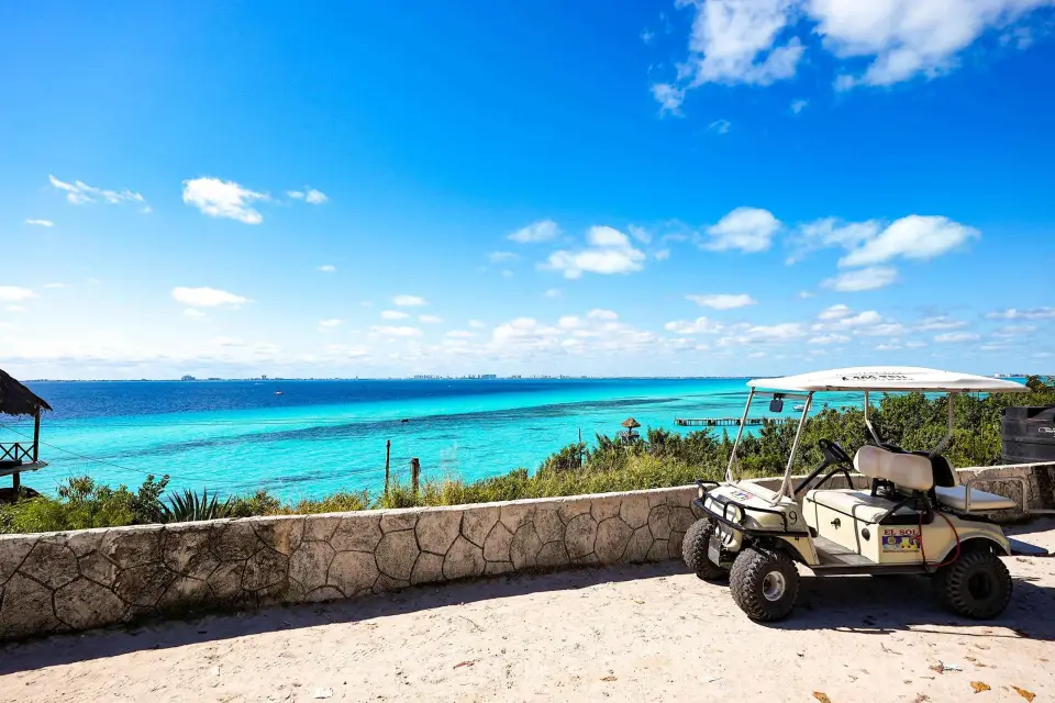 Cancún: Isla Mujeres Tour guiado en carrito de golf y club de playa