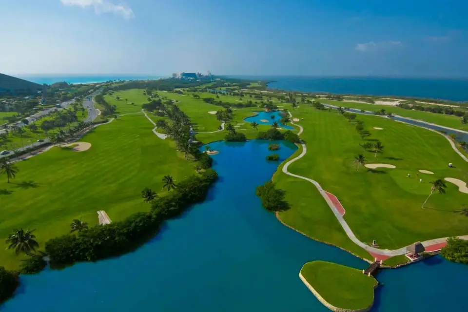 Juega en el Campo de Golf Iberostar Cancún