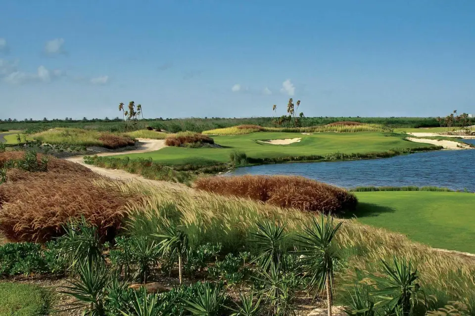 Juega en el campo de golf Riviera Cancún
