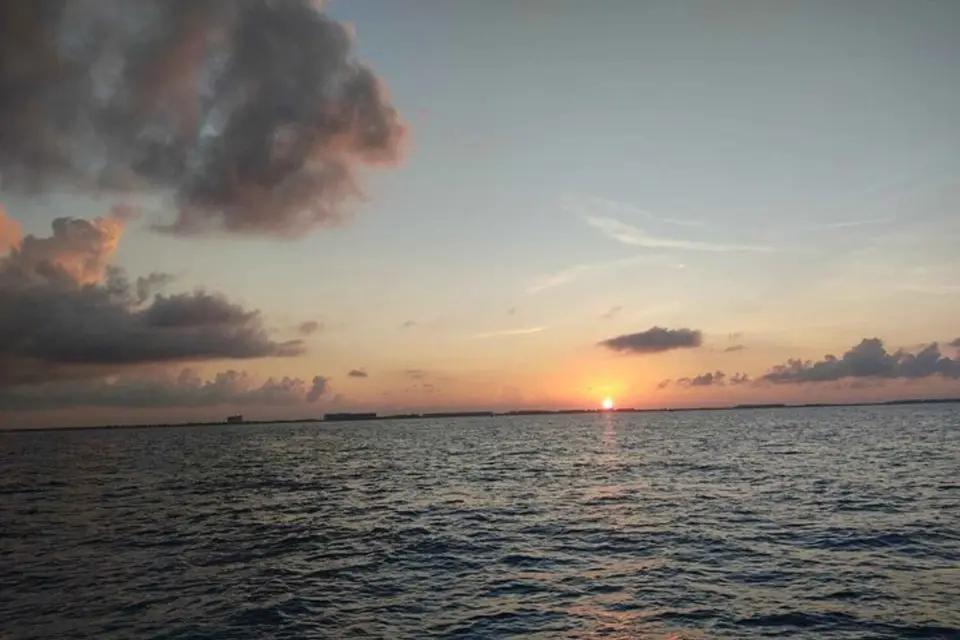 PDC: Excursión en catamarán a Isla Mujeres con snorkel