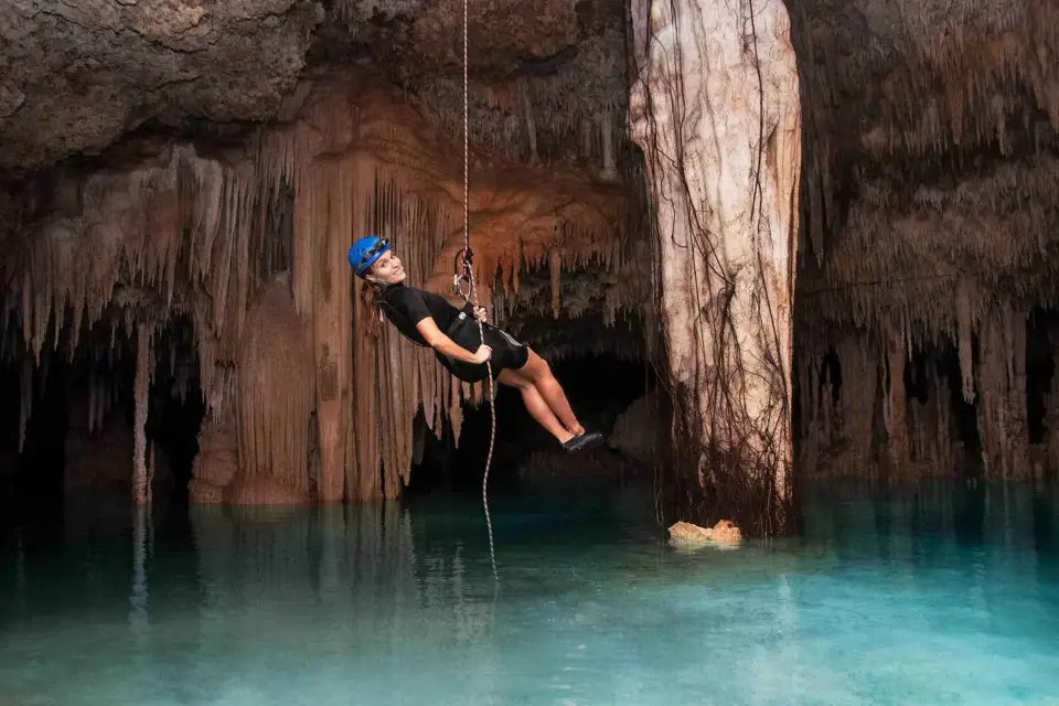Playa del Carmen: Río Secreto Plus Recorrido por el Río Subterráneo
