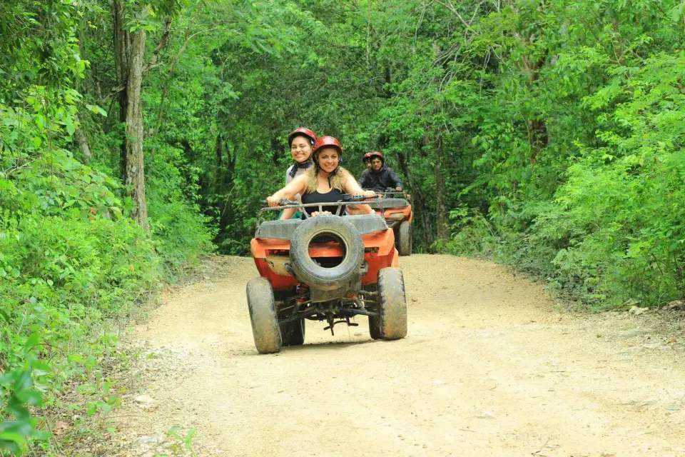 Playa del Carmen: Tour de Aventura en ATV, Tirolina y Cenote