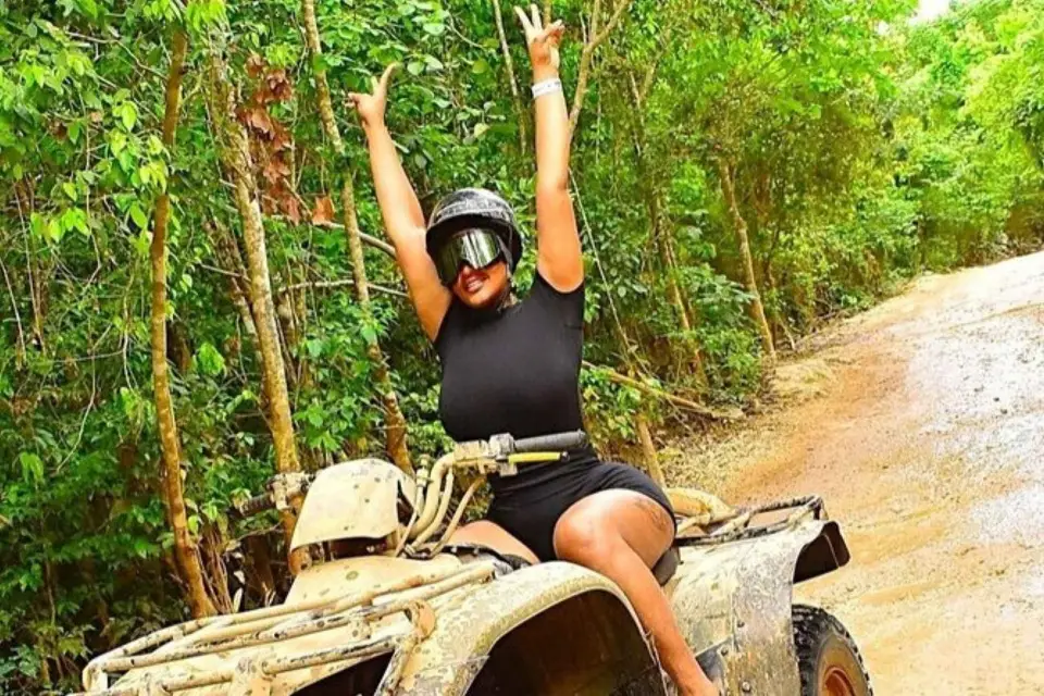 Cancún y Puerto Morelos ATVs Ziplines y Cenote con Comida