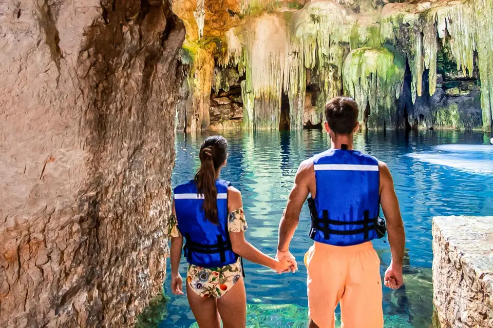 Cancún y Riviera Maya: 2 días en Xcaret Plus y Chichen Itzá